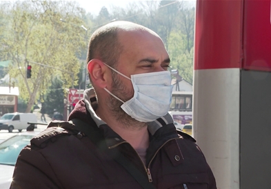 Млад скопјанец во хумана мисија: Од свој џеб купува секојдневно храна за најранливите 