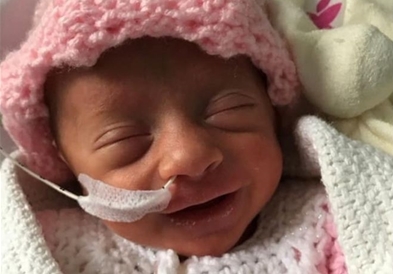 Предвреме родено бебе , тешко 1.500 грама го победи коронавирусот (ВИДЕО)