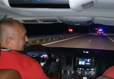 Борисов се вози и ја пее  ,,Корона Чао “ на Дац и Александар (ВИДЕО)