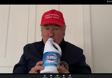 Болдвин го имитира Трамп и пие варекина (ВИДЕО)