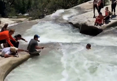 Случајни минувачи спасија планинар , заробен во воден вртлог(ВИДЕО)