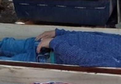 Пијан градоначалник го прекршил карантинот , па се скрил од полицијата во мртовечки ковчег (ВИДЕО)