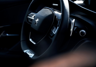 PEUGEOT управувач: од едноставна „рачка“ до мултифункционален управувач