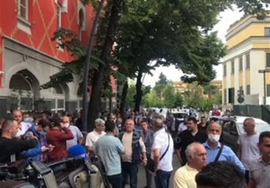 Силен земјотрес во Албанија, жителите на Тирана и Драч во паника (ВИДЕО)