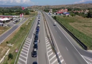 Грција ја почна туристичката сезона, отворени граничните премини со Бугарија