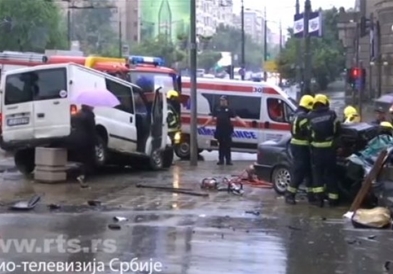 Фото: Стравична сообраќајка во центарот на Белград, најмалку двајца загинати 8 повредени