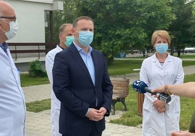 Пет пациенти ноќеска починале на клиниката во Приштина, сите делеле еден респиратор?!