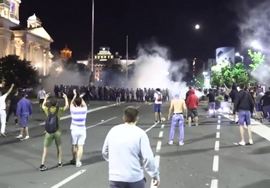 Белград под полициска опсада пред новите најавени протести, Вучиќ ретерира од идејата за полициски час