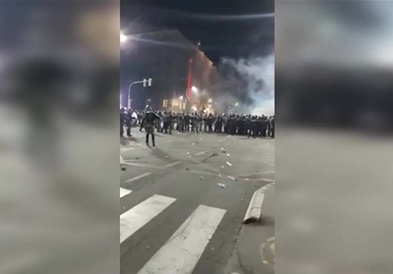 Србија во знак на зголемен број на заразени и жестоки демонстрации 