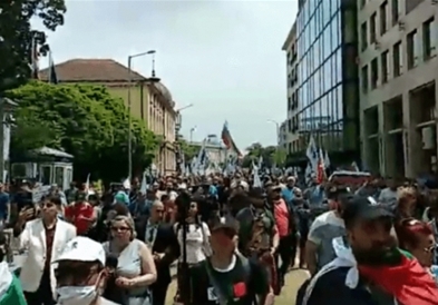Протести пред Собранието во Софија, парламентот расправа за недоверба на Владата