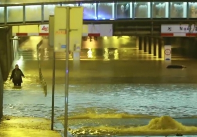 Улиците во Загреб под вода, во Тузла прогласена состојба на природна непогода