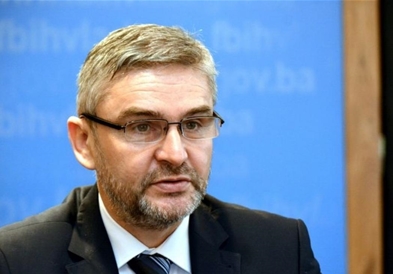 Босански министер почина поради коронавирусот