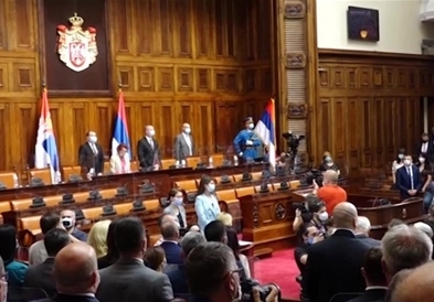 Србија и официјално доби нов парламентарен состав- немири и инциденти пред Собранието 