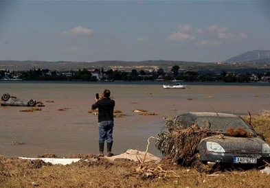 Уште една жртва на поплавите во Грција, најдено тело во морето (ВИДЕО)
