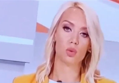 Српска водителка не се збуни и покрај големата бубачка на вратот (ВИДЕО)
