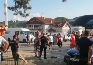 Жителите на босанско гратче на насилни протести поради инвазијата од мигранти (ВИДЕО)