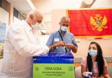 Почнаа изборите во Црна Гора , една партија со убедлива предност 