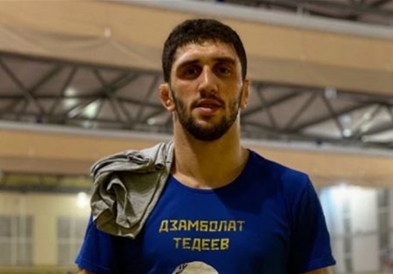Познат спортист среде свадбата добил слики и пораки дека невестата му е проститутка (ВИДЕО)