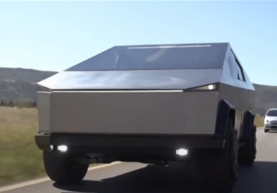 Видео: Босанска верзија на камионот на Тесла „ Cybertruck“.