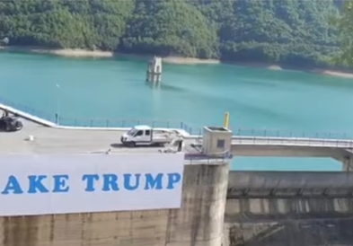 Србите на Косово со благодарност до Трамп: „Езеро Трамп“ и „Мост Трамп“ на Газивода