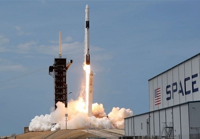  SpaceX на Маск ги лансира сателитите за да овозможи интернет од вселената (ВИДЕО)