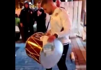 Фудбалерот Ристовски победата на Македонија ја прослави со музика