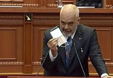 Во Албанија задолжително носење маски и на отворено, казните ќе се пресметуваат во сметките за струја