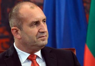 Бугарскиот претседател Румен Радев оди во самоизолација