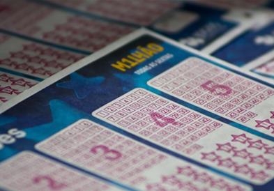Поради грешка на продавачот на бензинска, освоил 2 милиони долари на лото