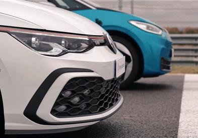 Кој е побрз – Голф GTI или електричниот ID.3?(ВИДЕО)
