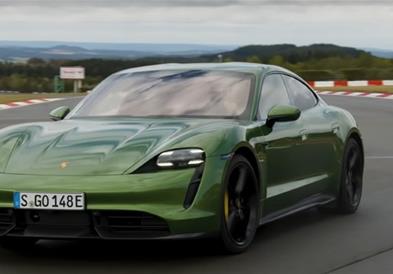 Пилот на Ф1 вози Porsche Taycan (ВИДЕО)