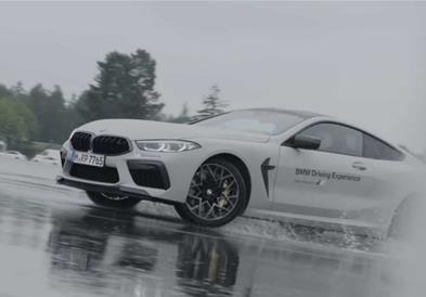 Возачот на BMW покажа како правилно се дрифта (ВИДЕО)