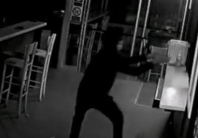 Снимка од срамната кражба на кутијата со пари за помош на малата Аника