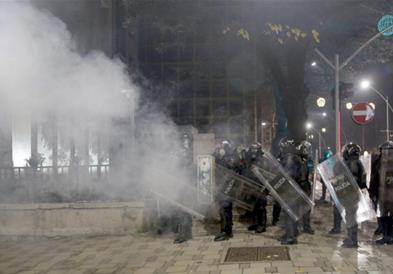 Повторно водени топови и солзавец во Тирана, протестите не запираат (ВИДЕО)