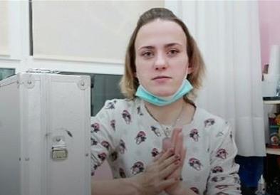 Млада Русинка, која сака предмети,се омажила за метална актовка (ФОТО)