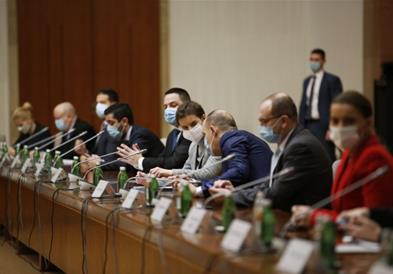 Кризниот штаб во Србија предлага продолжување на работното време