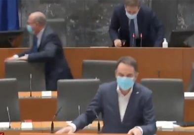 Видео: Пратениците во Словенија поради земјотресот бегаат од седница 
