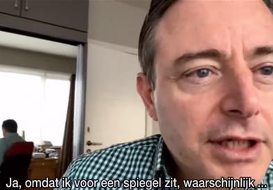Видео: Градоначалникот на Антверпен без панталони на интервју!?