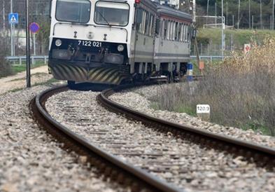 Трагедија во Словенија: Девојче сакало да направи селфи пред воз 