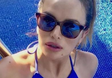За Северина нема зима, таа позираше во бикини со необичен крој