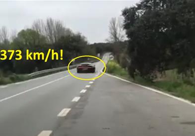 Бугати Хирон ,,лета” со 373 км/час на автопат (ВИДЕО)