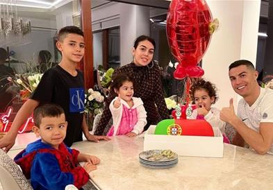 Георгина се пофали со роденденските подароци на Роналдо : Прада, Луј Витон, Гучи...(ВИДЕО)