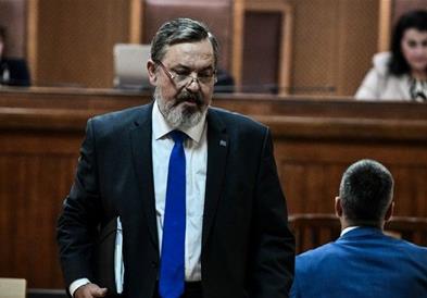 Во манастир во Србија се крие осуден грчки неонацист, во Македонија влегол маскиран како монах