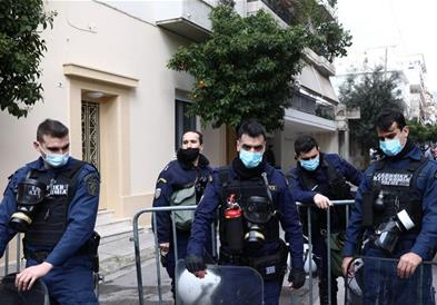 Грчката полиција разбила мрежа на криумчари со луѓе