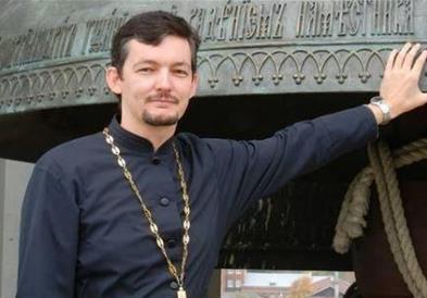 Свештеник избегал од Русија и открива голем хомосексуален скандал 
