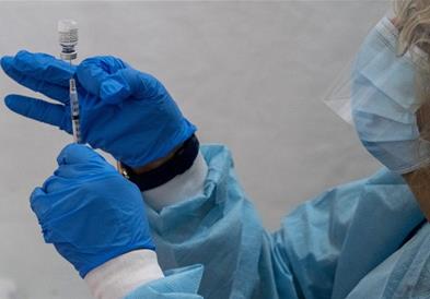 Во Србија над 600.000 граѓани примиле по две дози од вакцината против коронавирус