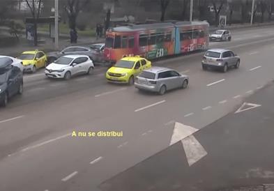 Видео: На трамвајот му откажале сопирачките, удирал во автомобили