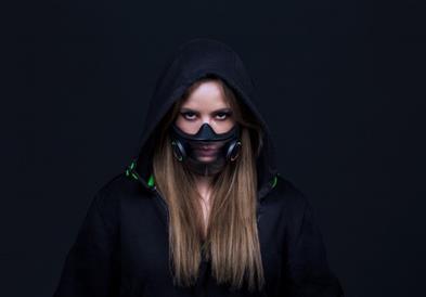 Паметна заштитна маска со „RGB“ осветлување