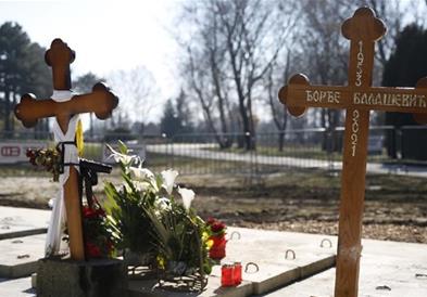 Преместен е гробот на Ѓорѓе Балашевиќ, сега има споменик со стих (ФОТО)