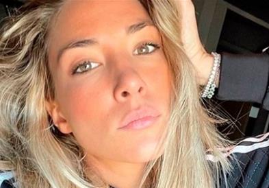 Сопругата на познат фудбалер го разочарала во кревет со првоаприлската шега (ВИДЕО)